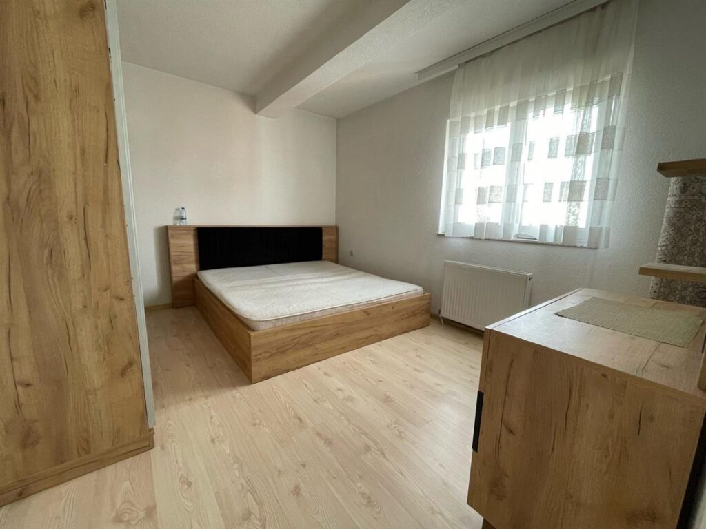 Banese e mobiluar (2)