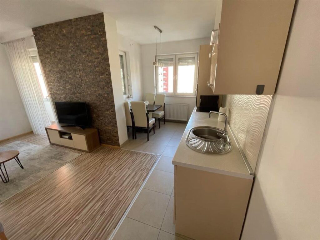 Banese Me Qera Ne Lakrishte (6)