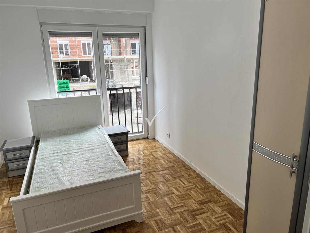 Leshoj Banesen Me Qira 10