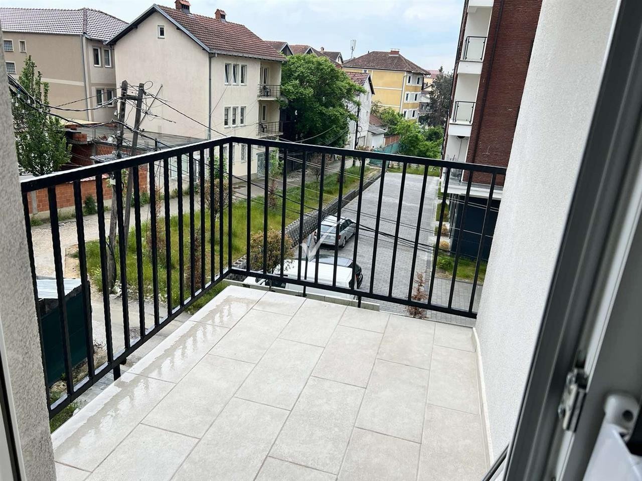 Leshoj Banesen Me Qira 6