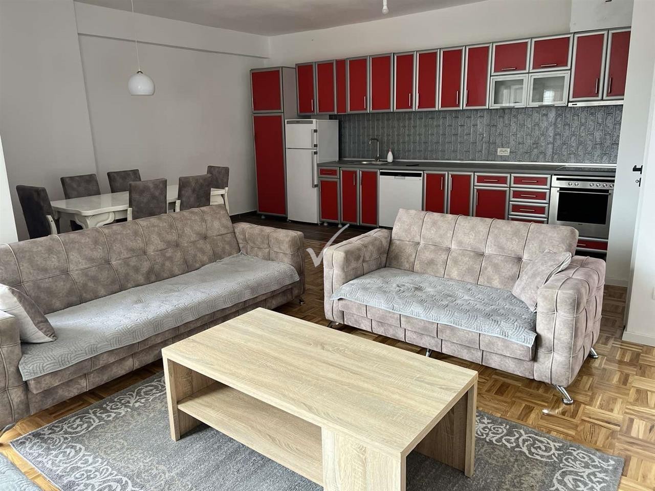 Leshoj Banesen Me Qira 8