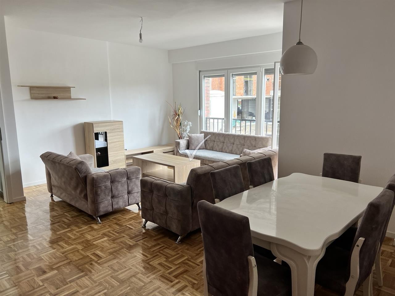 Leshoj Banesen Me Qira