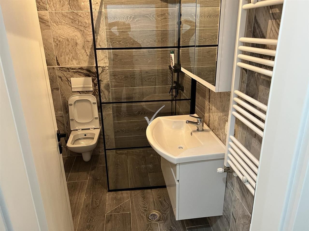 Leshoj Banesen Me Qira 9