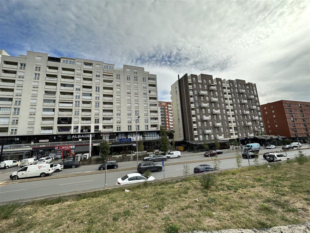 Banesa me qera rruga b te fivestar (1)