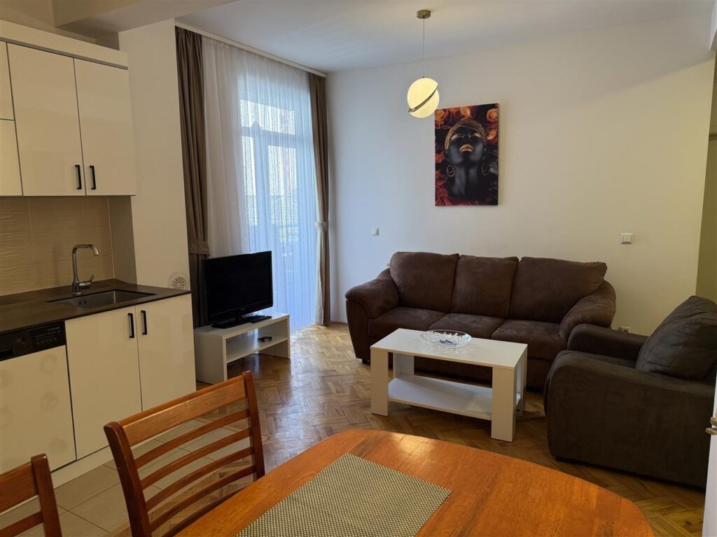 Ipet Me Qira Banesa Ne Prishtine Perballe Kolegjit Fama (3)