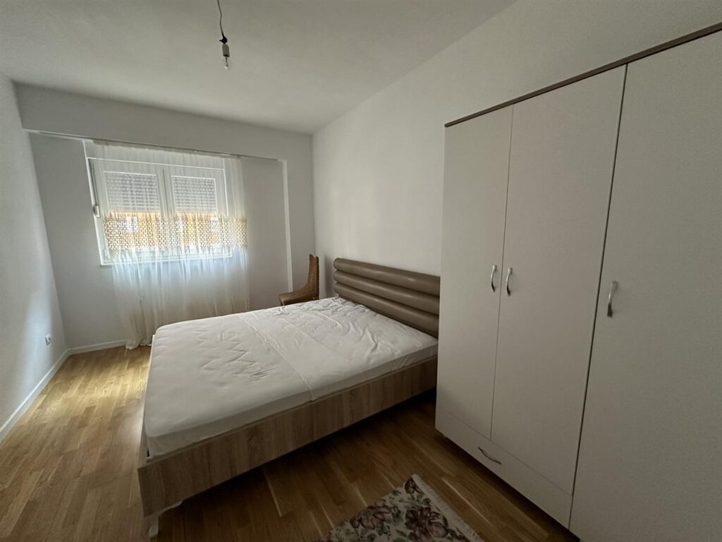 Leshoje banesen me qira ne emshir 350 euro (1)