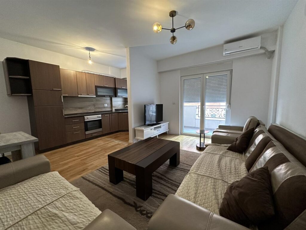 Leshoje banesen me qira ne emshir 350 euro (2)