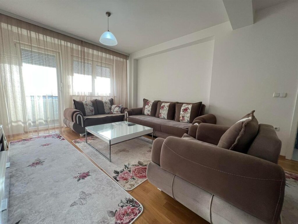 Banese me qera ne bregun e diellit kompleksi famis (1)