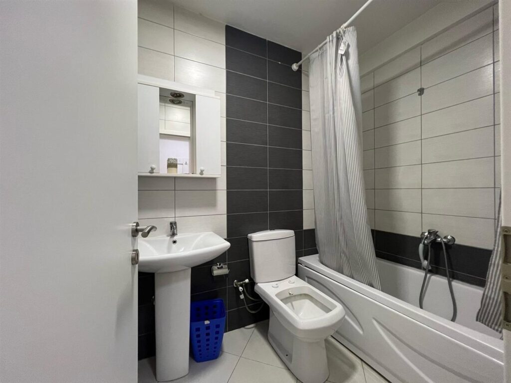 Banese me qera ne bregun e diellit kompleksi famis (5)