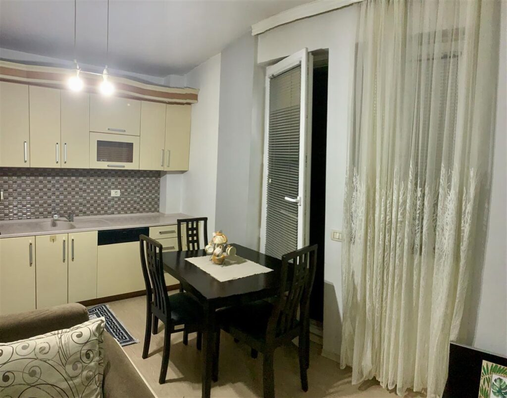 Jepet me qira banese ekskluzive ne qender te prishtines (2)