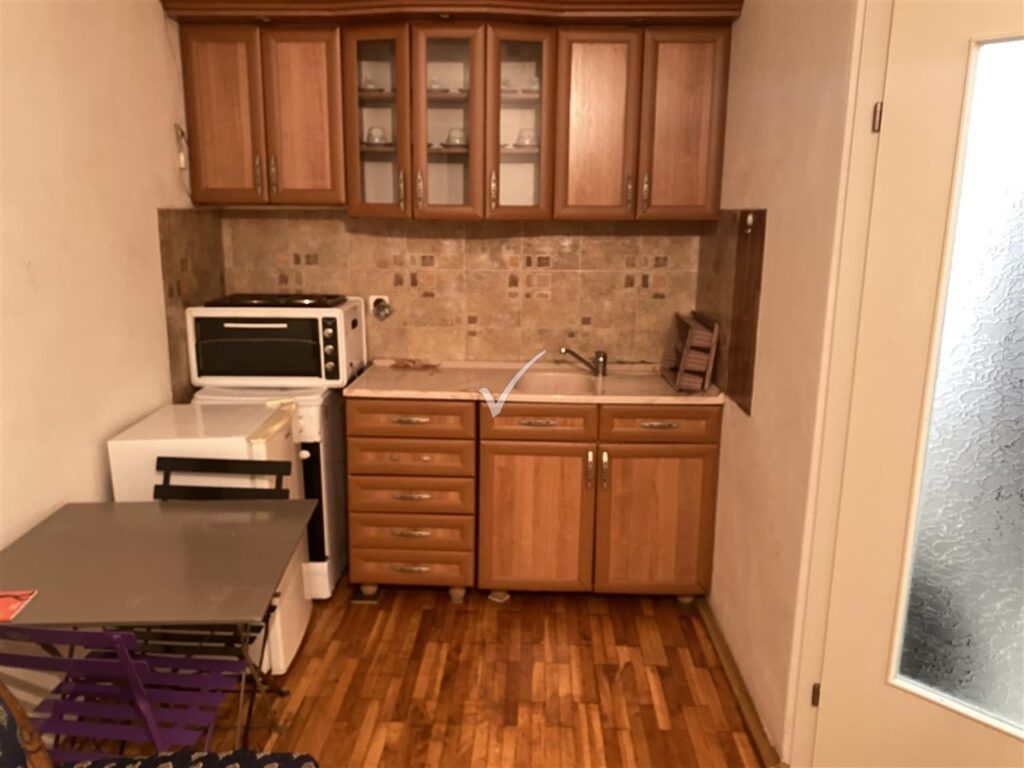 Ofrohet banese me qera 5