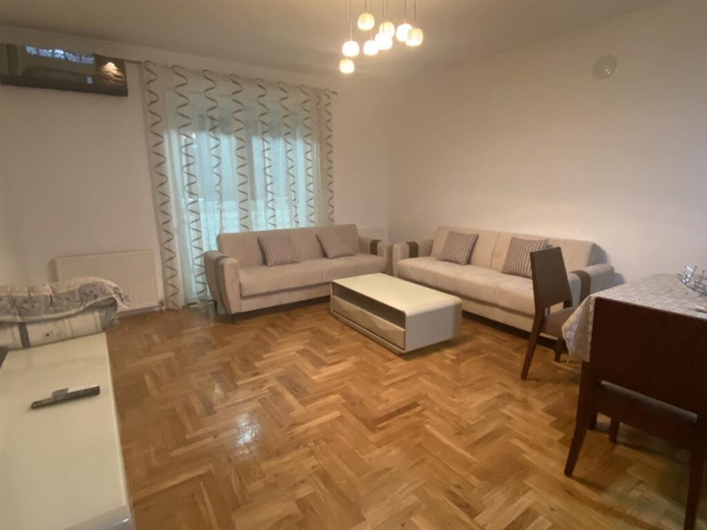 Banesa me qira te lagja e spitalit te shkolla pavaresia