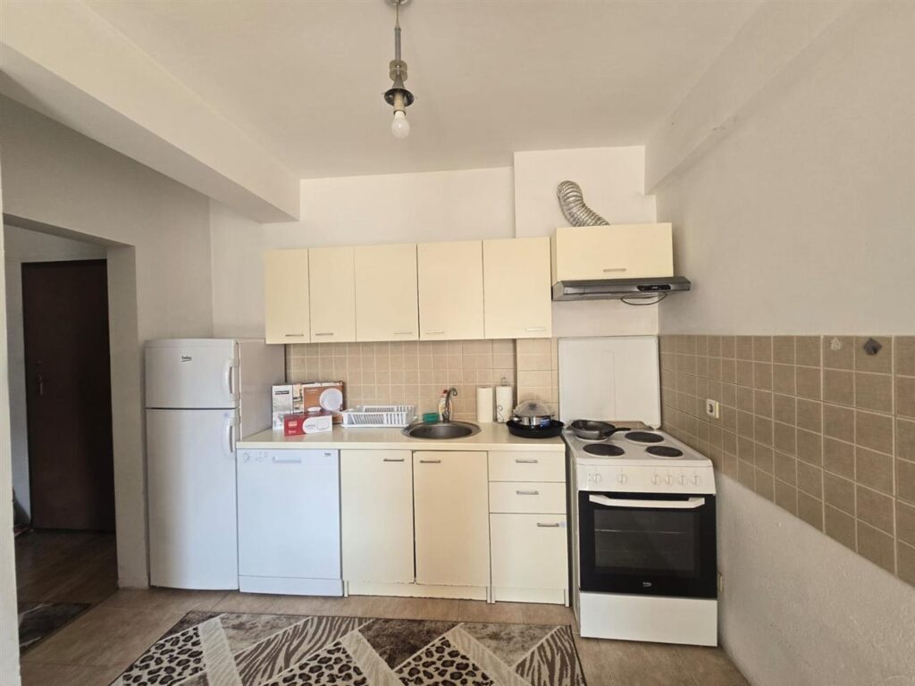 Leshohet banese me qera ne lagjen kalabria (1)