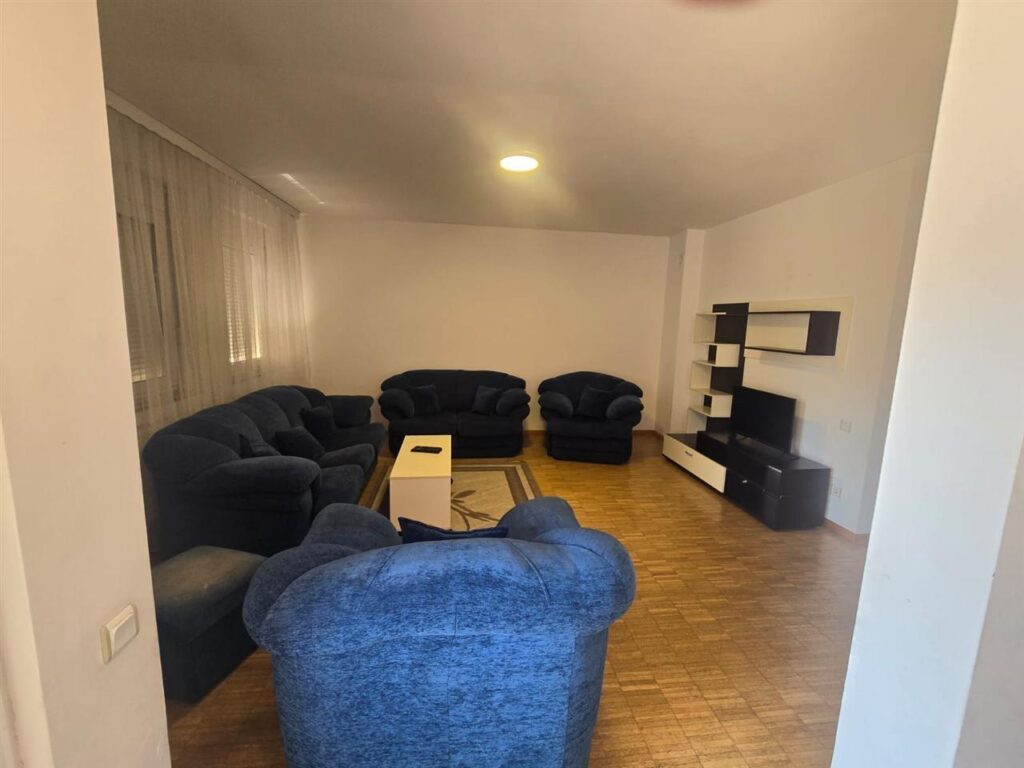 Leshohet banese me qera ne lagjen kalabria (3)