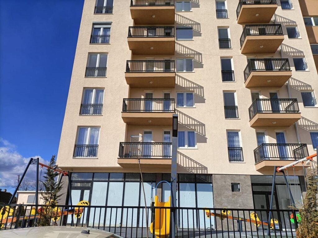 Shitet banesa fushe kosov qender me mobile 55 000 (1)