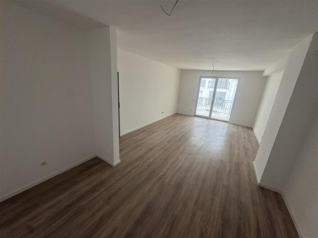 Shitet banesa fushe kosove (1)