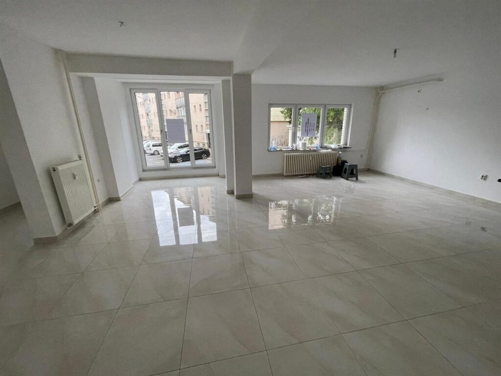 Banese me qira ne ulpiane ne katin e 1 135m2 (1)