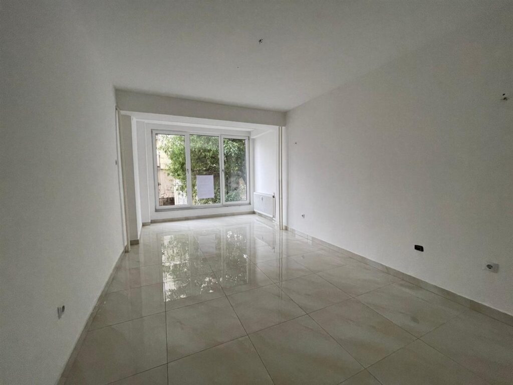 Banese me qira ne ulpiane ne katin e 1 135m2 (3)