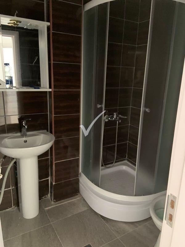 Jap me qera dy banesa afër auk rrugës për gërmi 4