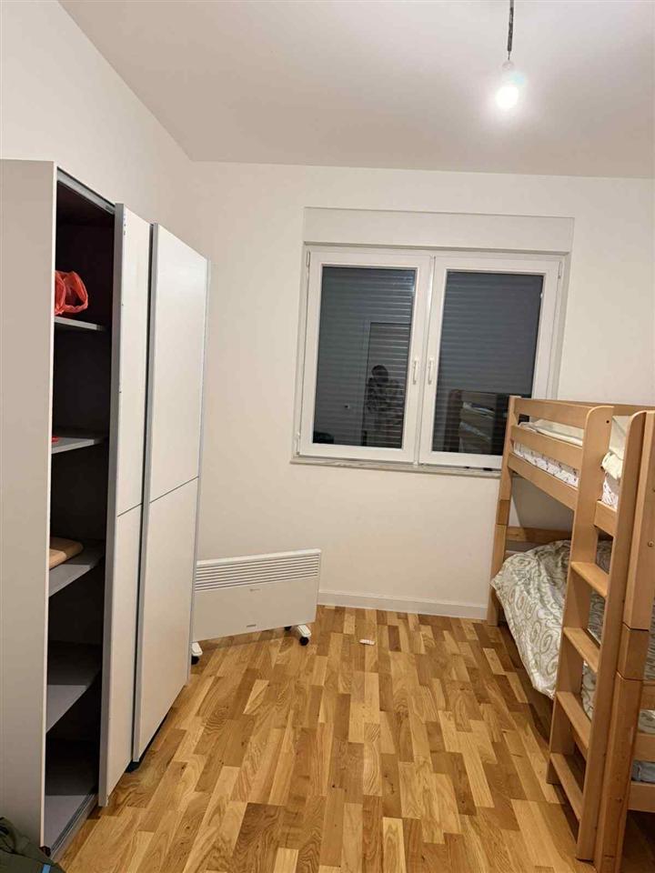 Jepet banesa me qera