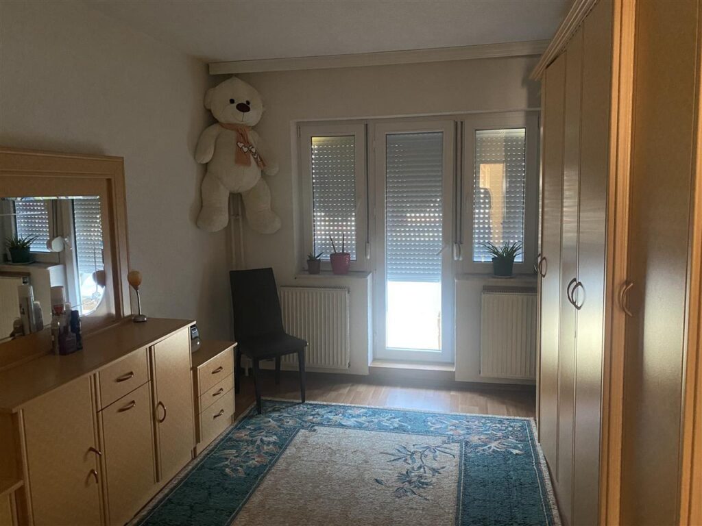 Shitet banesa ne fushe kosove bresje (1)