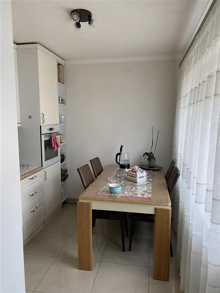 Shitet banesa ne fushe kosove bresje (3)