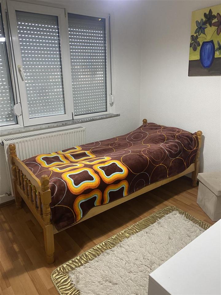 Shitet banesa ne fushe kosove bresje (5)