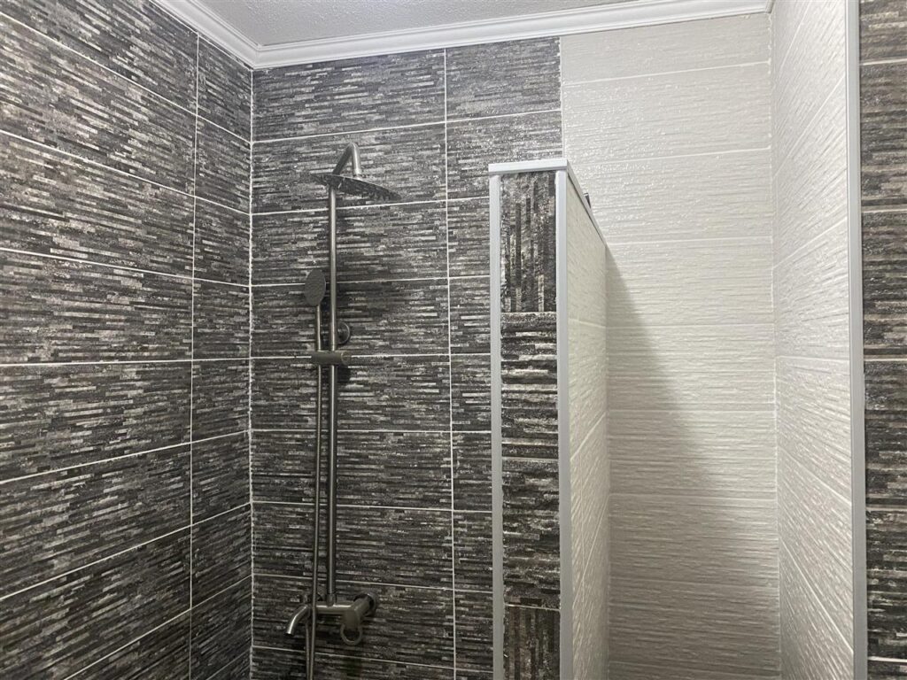 Shitet banesa ne fushe kosove bresje (9)