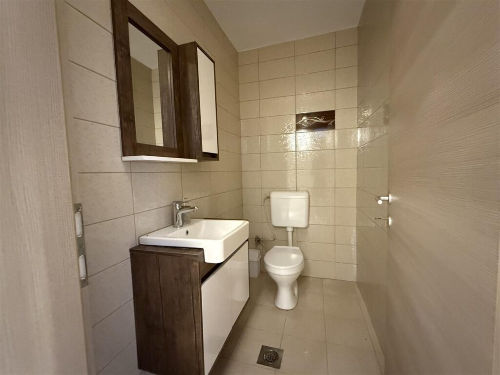 Shitet banesa ne lagjen tophane (9)