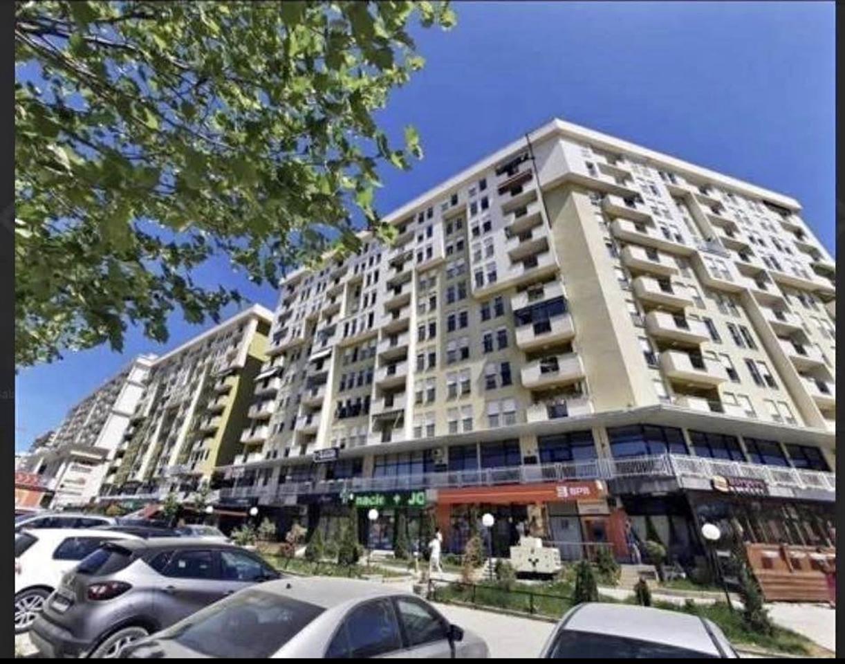 Shitet banesa te maxi 24 rrethi i rruges b