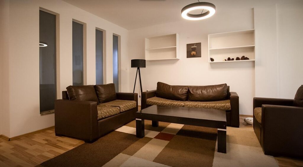 Banese 3 dhoma me qira te qafa