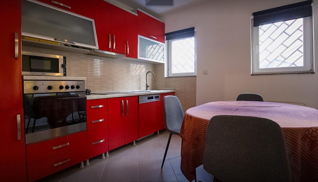 Banese 3 dhoma me qira te qafa (4)