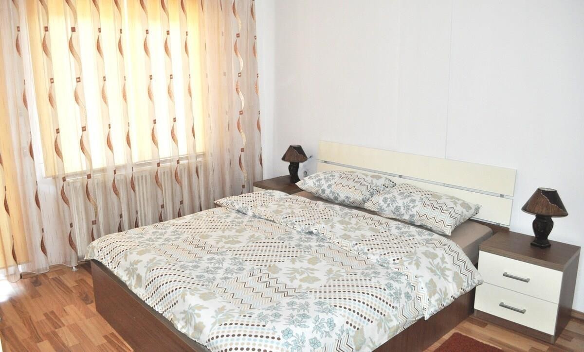 Banese 3 dhomshe me qera te qafa