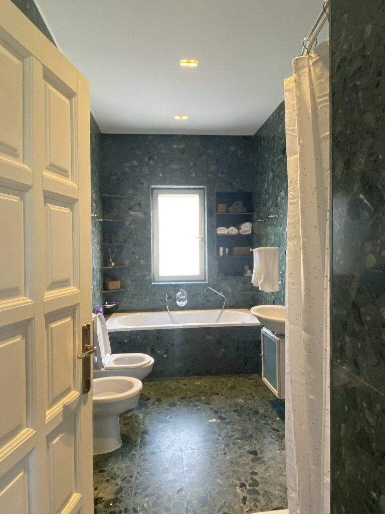 615253811 10233204325356018 6399084218159856406 n