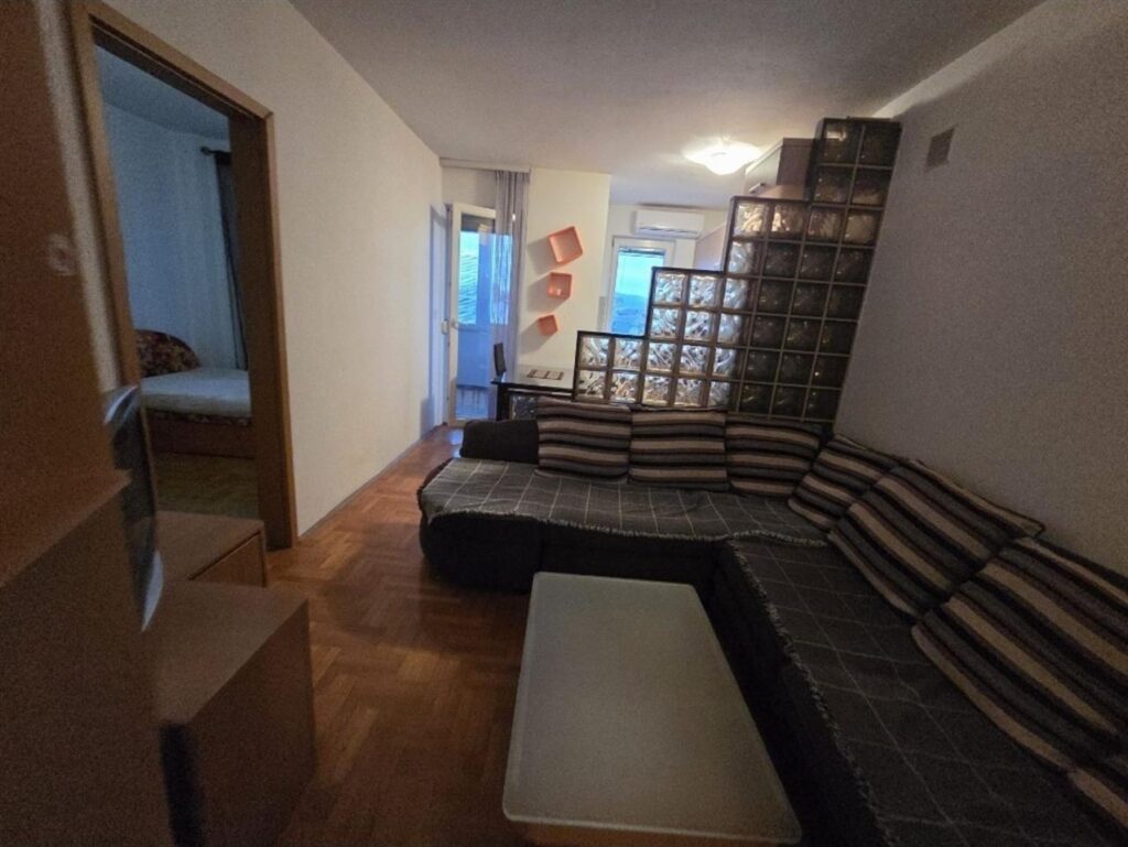 Bames me qera ne aktash