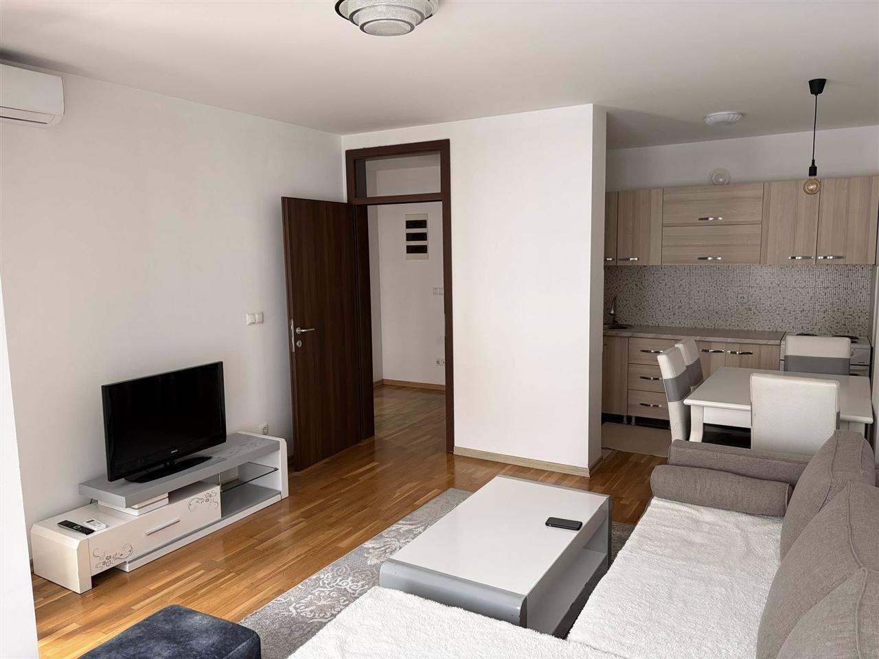 Banese 1+1 me qira 50m rruga c ashensor parking