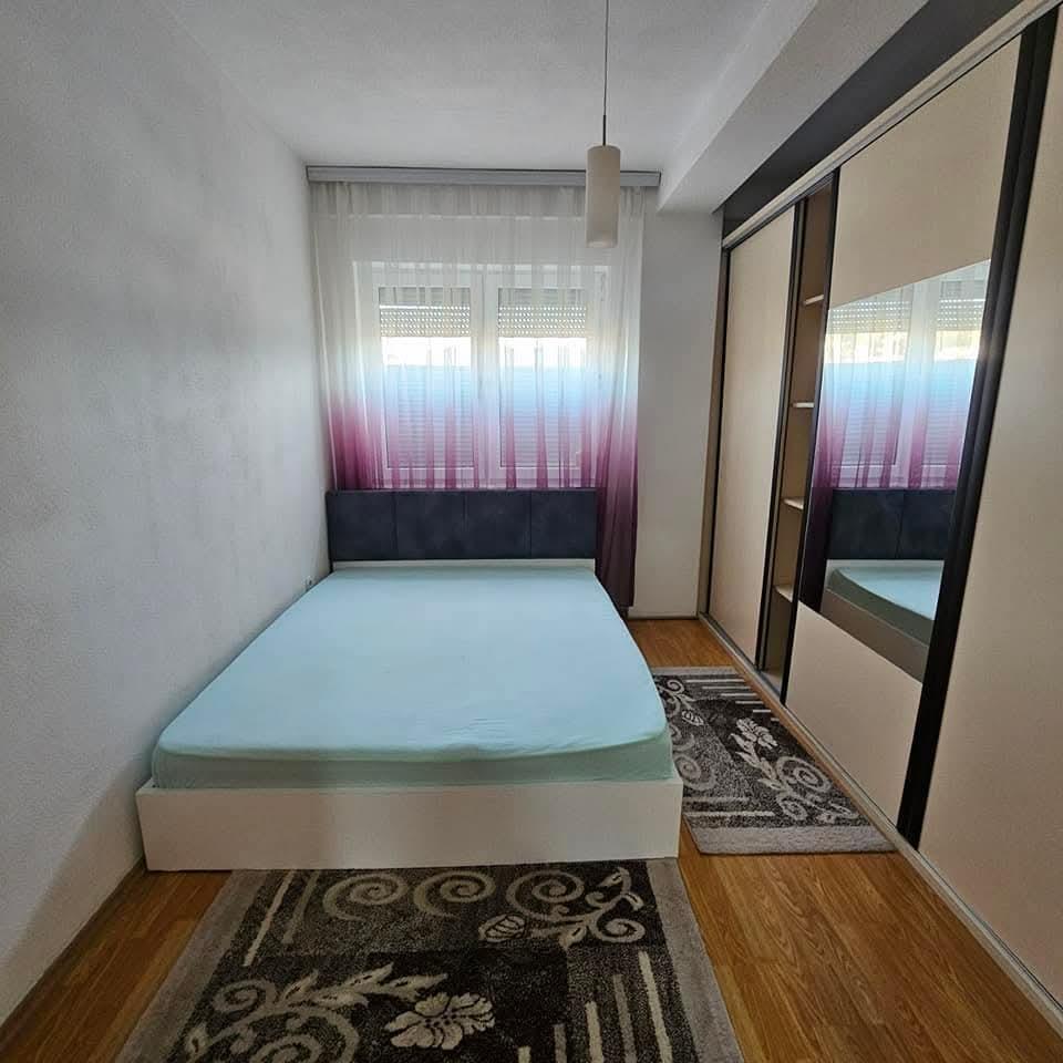 Jepet banesa me qira (2)