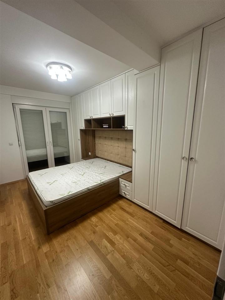 Jepet banesa me qira (2)