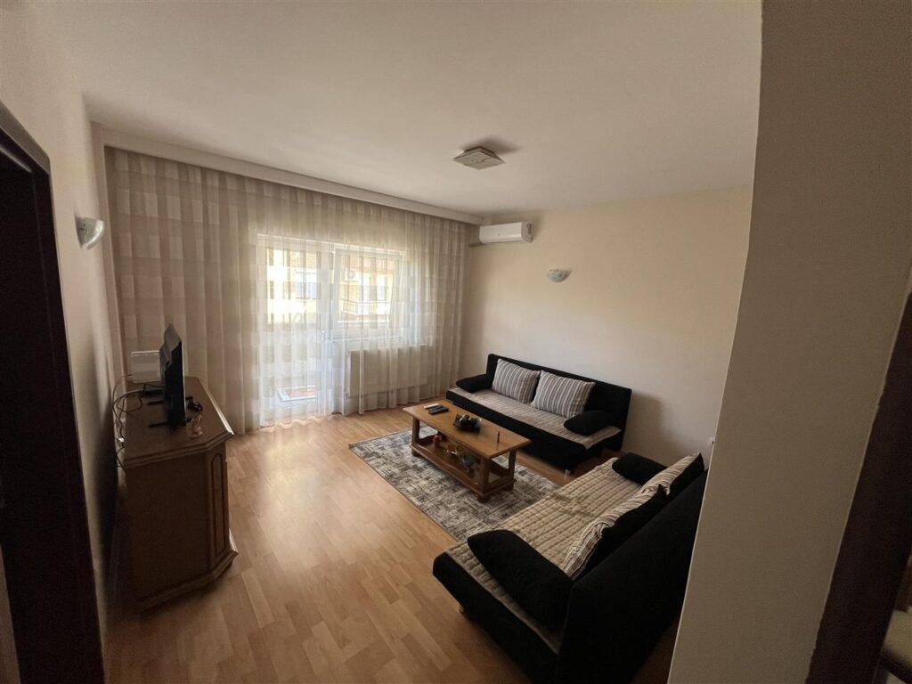 Leshohet banesa me qera mbrapa teatrit kombetar (2)