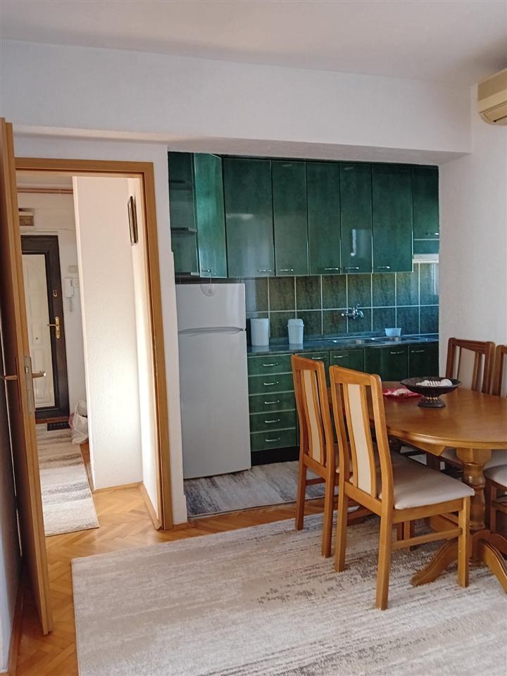 Ofrohet me qira banesa 60m ne ulpiane (1)