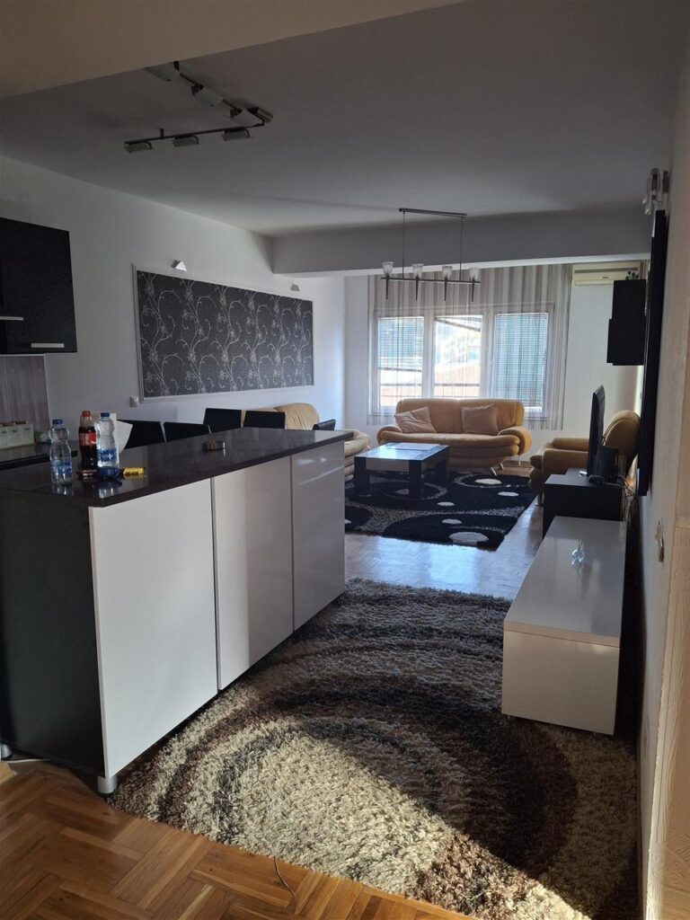 Banesa me qira pejton (1)