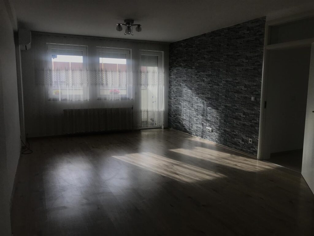 Banesa ne shitje (1)