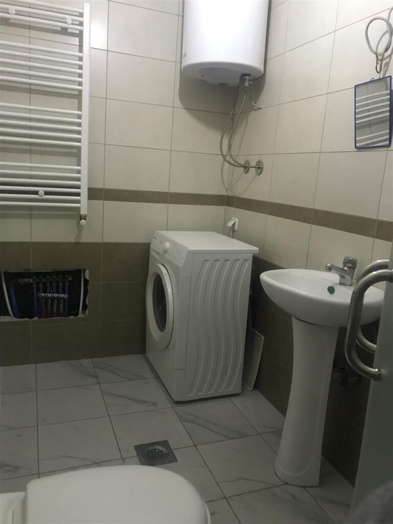 Banesa ne shitje (2)