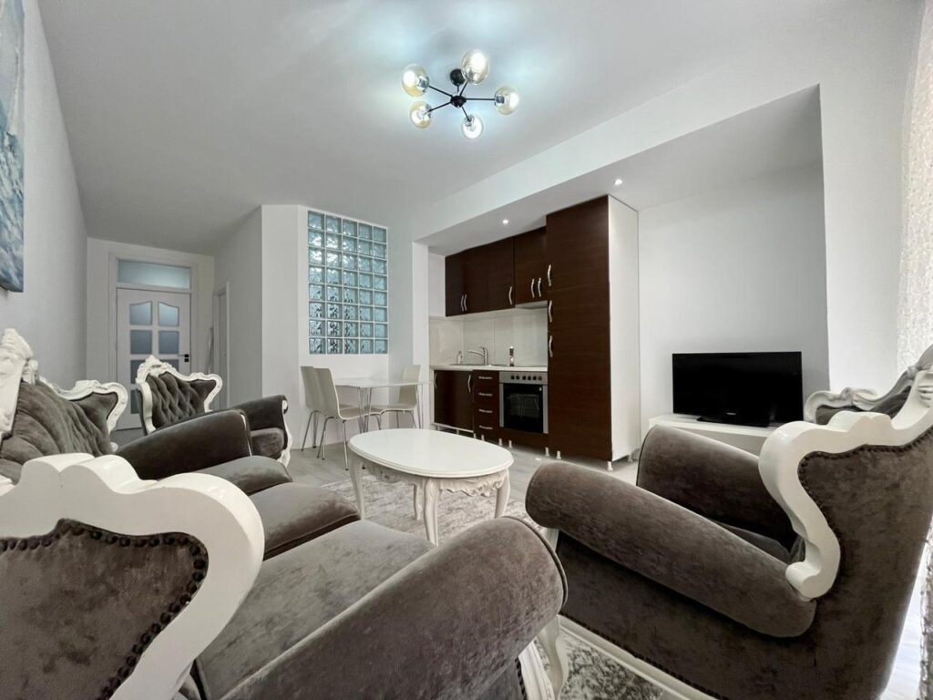 Banese 65m me qira ne arberi 300 euro