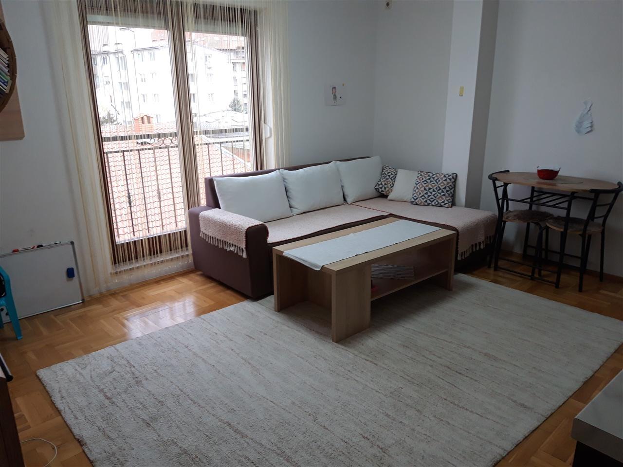 Banese me qera te 4 llullat (2)