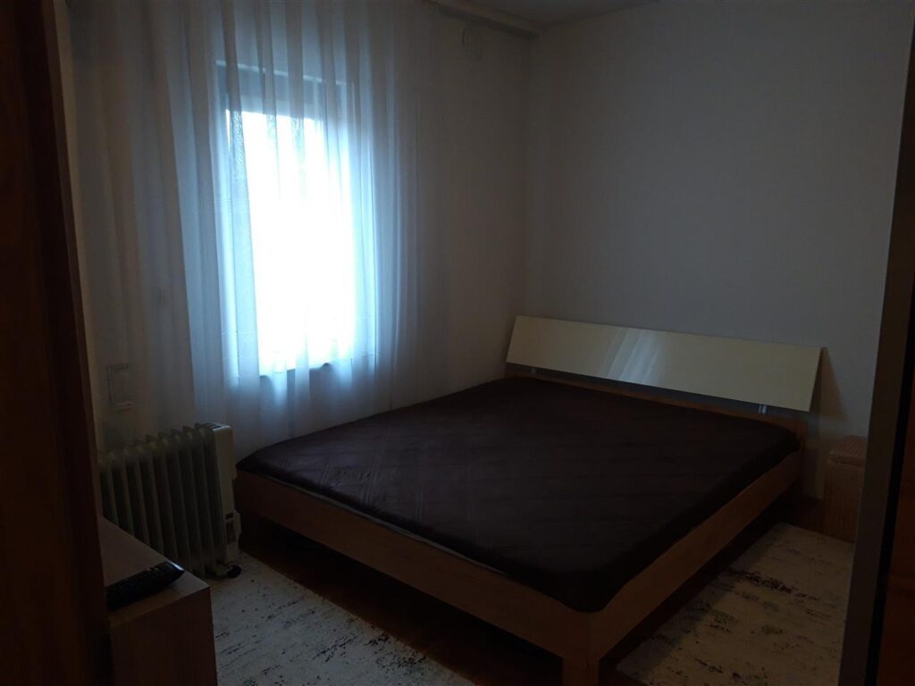 Banese me qera te 4 llullat (3)