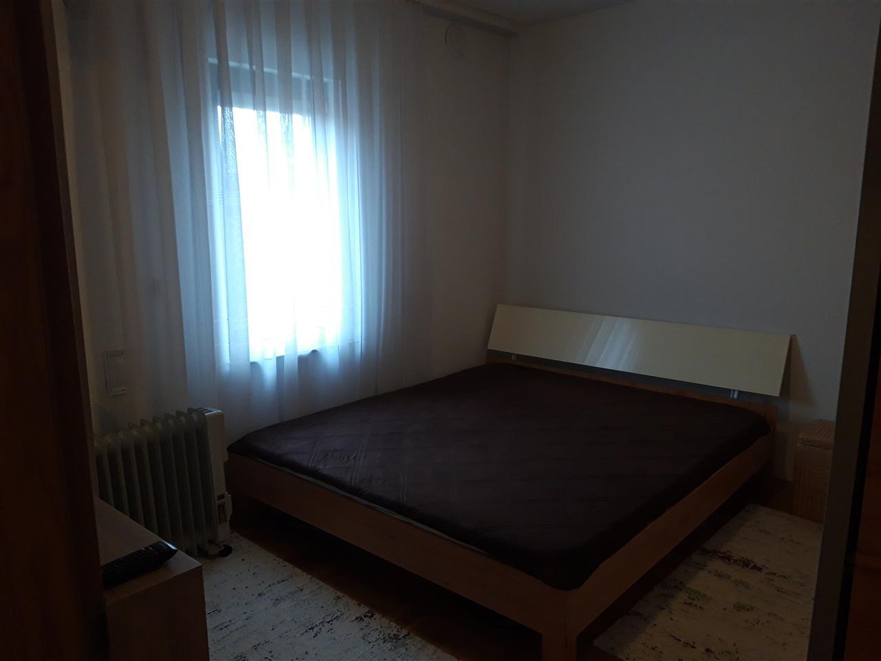 Banese me qera te 4 llullat (3)