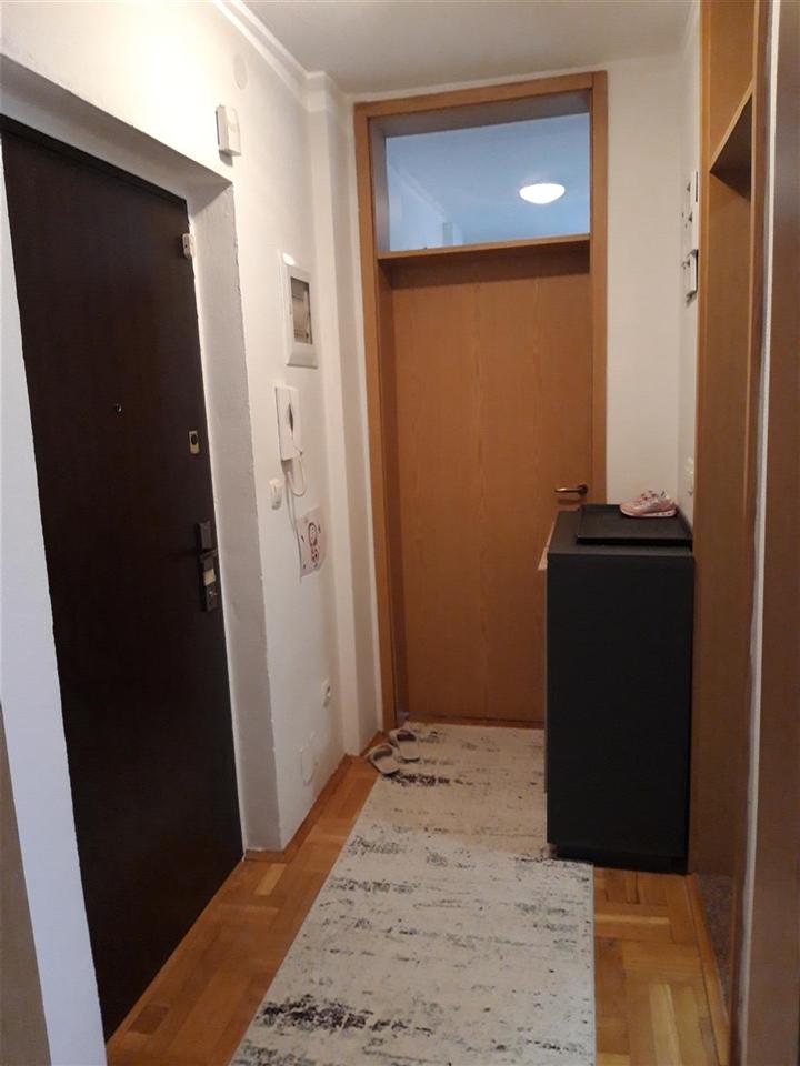 Banese me qera te 4 llullat