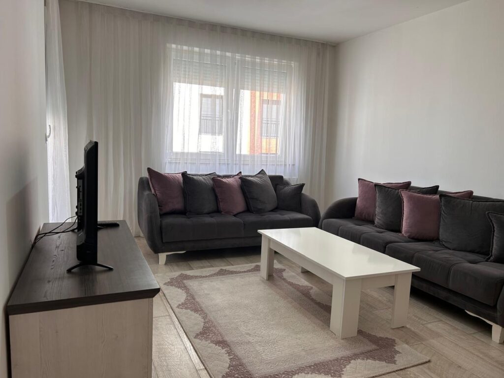 Banese me qira 2+1 me 2 banjo prane shkolles pavaresia