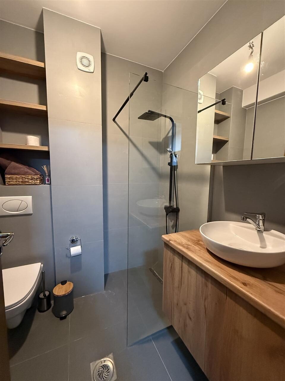 Banese moderne te beni dona qender (3)